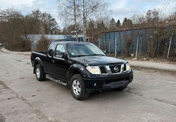 Nissan Navara 229.145 km 3.800 &euro; HAMBURG 22113