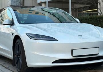 Tesla Model 3 26.800 km 29.900 &euro; Düsseldorf 40233