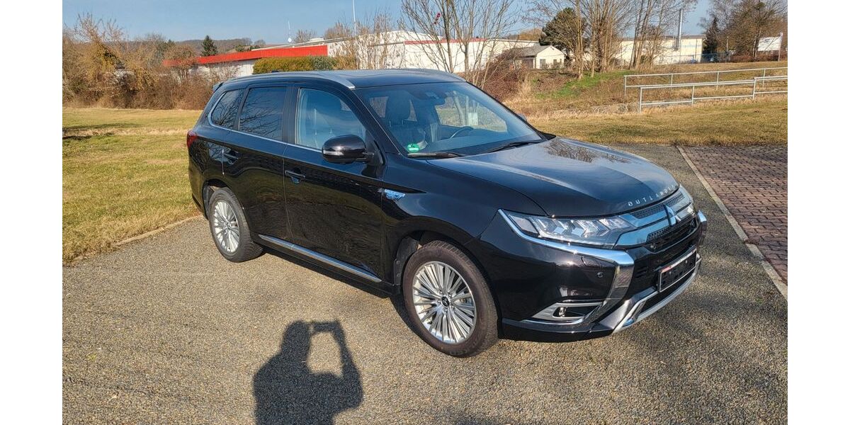 Mitsubishi Outlander 61.450 km 21.900 &euro; Crossen 07613