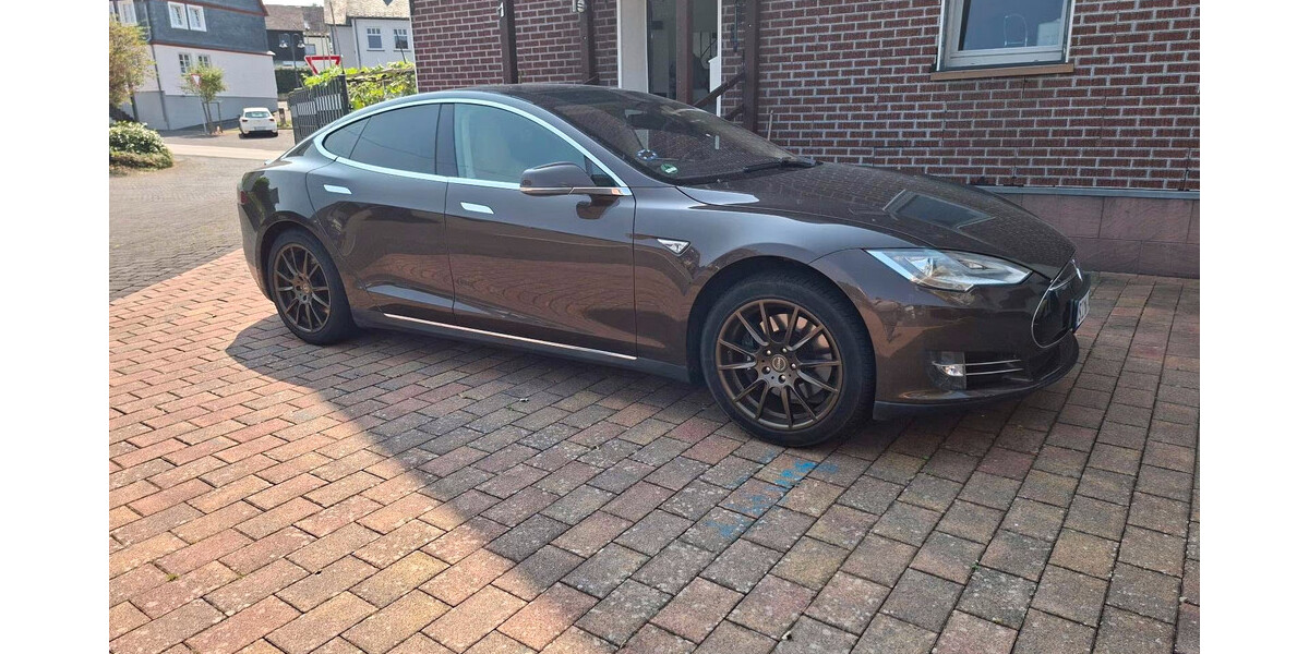 Tesla Model S 262.000 km 15.700 &euro; Alterkülz 56288