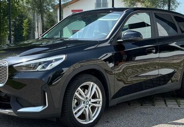 BMW iX1 37.500 km 32.600 &euro; Bruckmühl 83052