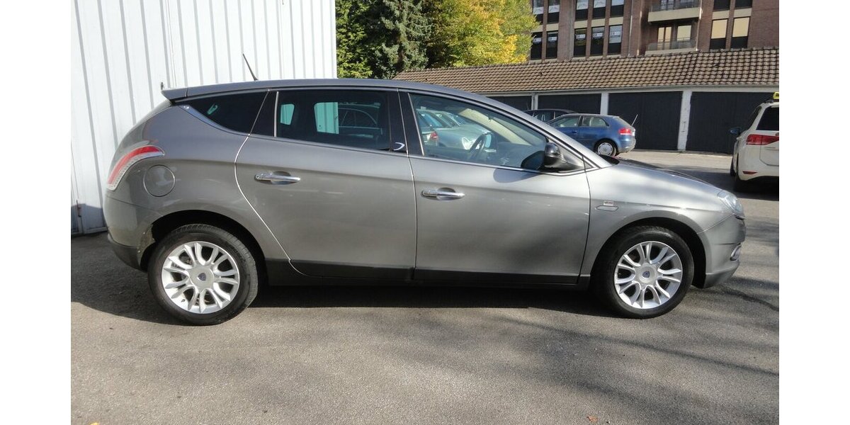 Lancia Delta Oro 1,9d 140 KW HU11/27 Klimatr+Navi+Leder 167.000 km 4.990 &euro; Neuss 41462