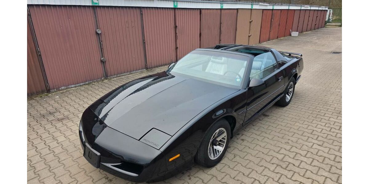 Pontiac Firebird 85.000 km 12.500 &euro; Locknitz 17321
