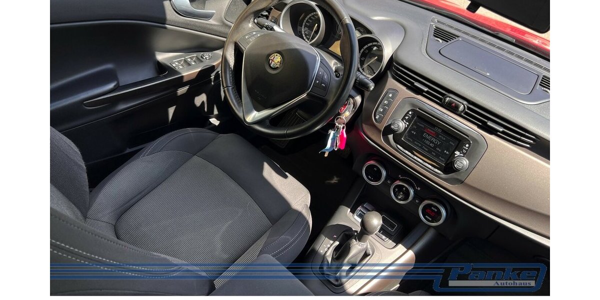 Alfa Romeo Giulietta Turismo*Pano*Schiebe*Sport*SHZ*Tempo* 95.791 km 10.990 &euro; Berlin 13187