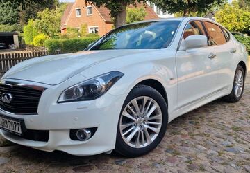 INFINITI Q70 247.521 km 10.900 &euro; Schwarzenbek 21493