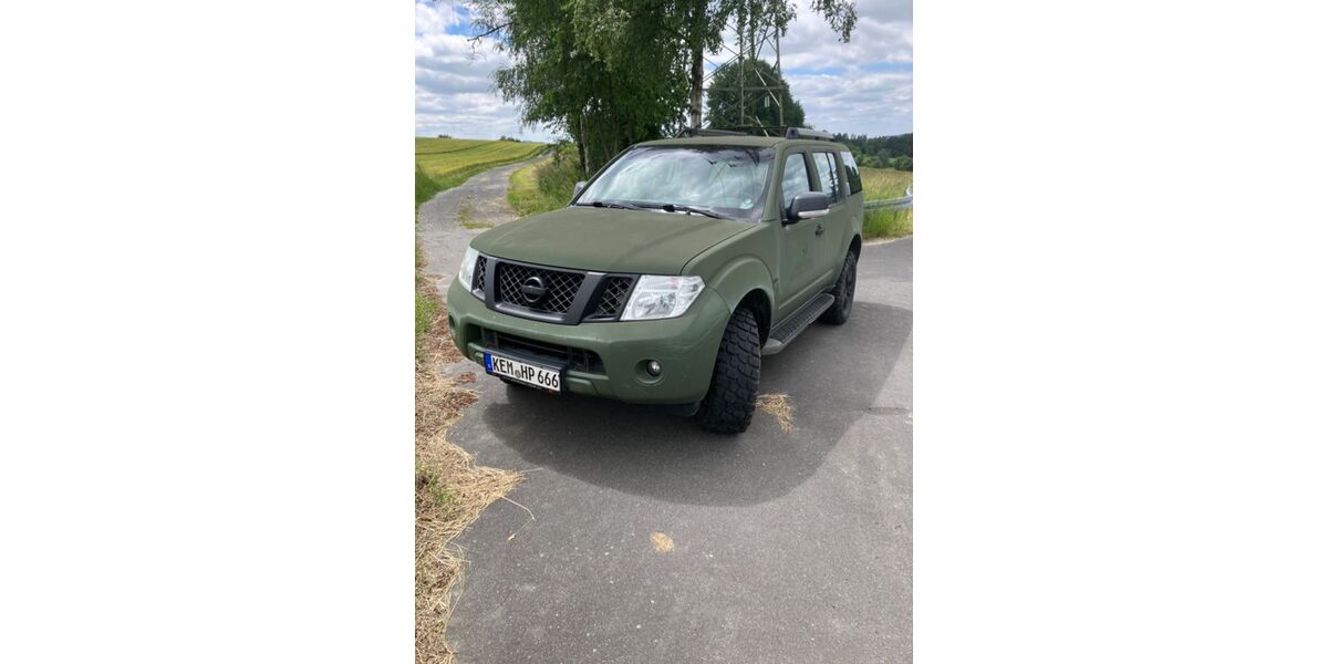 Nissan Pathfinder 142.400 km 12.900 &euro; Waldershof 95679