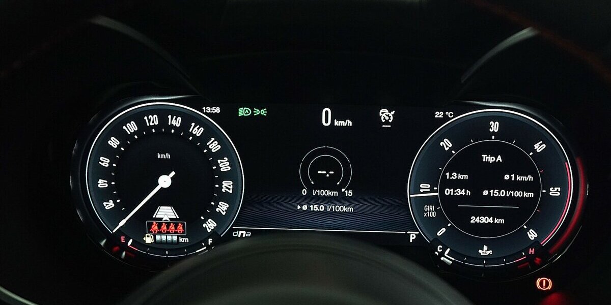 Alfa Romeo Stelvio 2.2 D Competizione Q4 ALLRAD LEDER AHK 45.000 km 38.380 &euro; Lich 35423