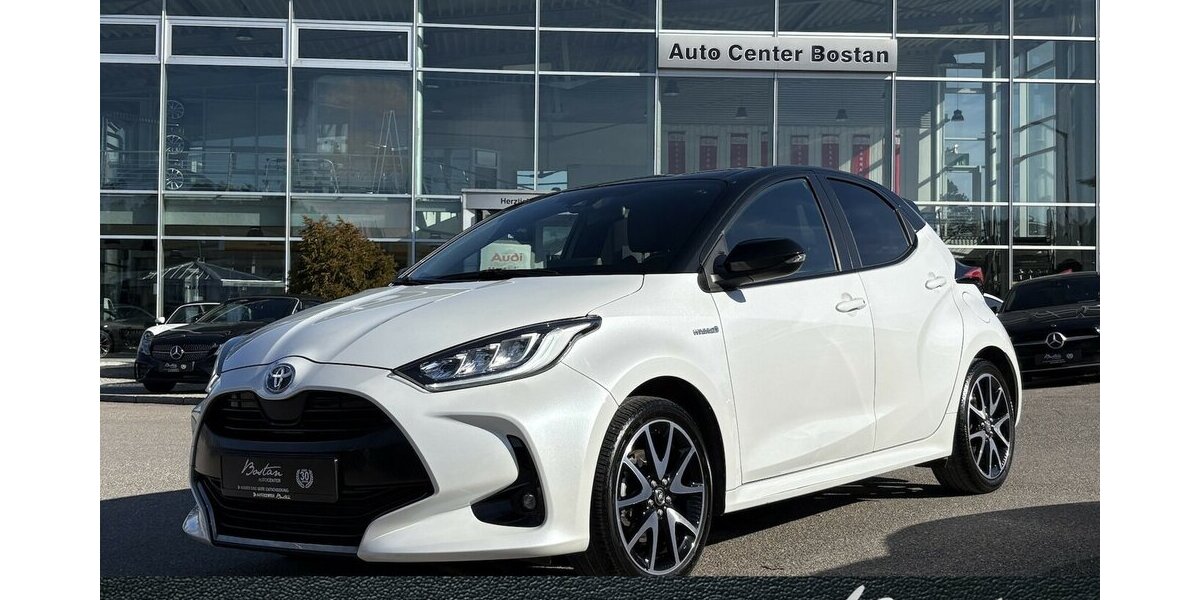 Toyota Yaris 1.5 Hybrid Black&White DAB/KAMERA/1.HAND 29.792 km 19.900 &euro; Villingen-Schwenningen 78054