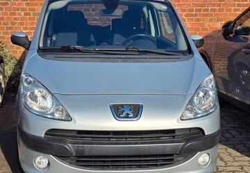 Peugeot 1007 120.000 km 2.499 &euro; Bad Segeberg 23795