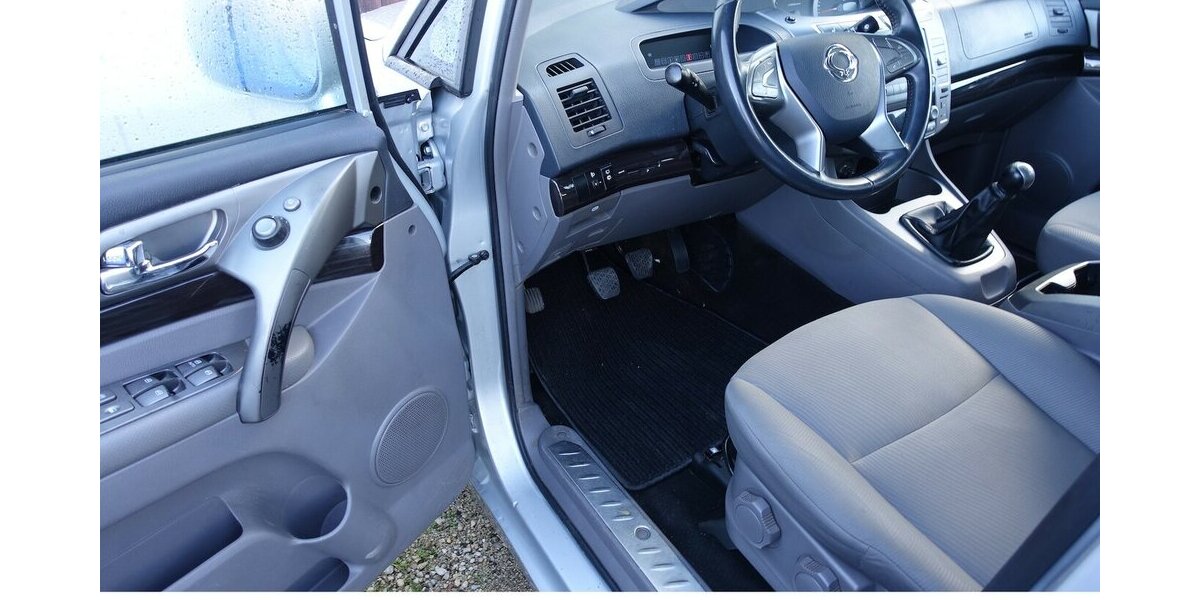 SsangYong Rodius 7-Sitzer Sitzheizung Ganzjahresreifen Alu 129.400 km 7.950 &euro; Neumarkt/OPf 92318