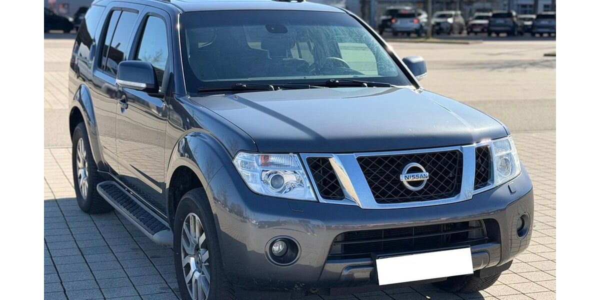 Nissan Pathfinder 290.000 km 7.700 &euro; München 81677