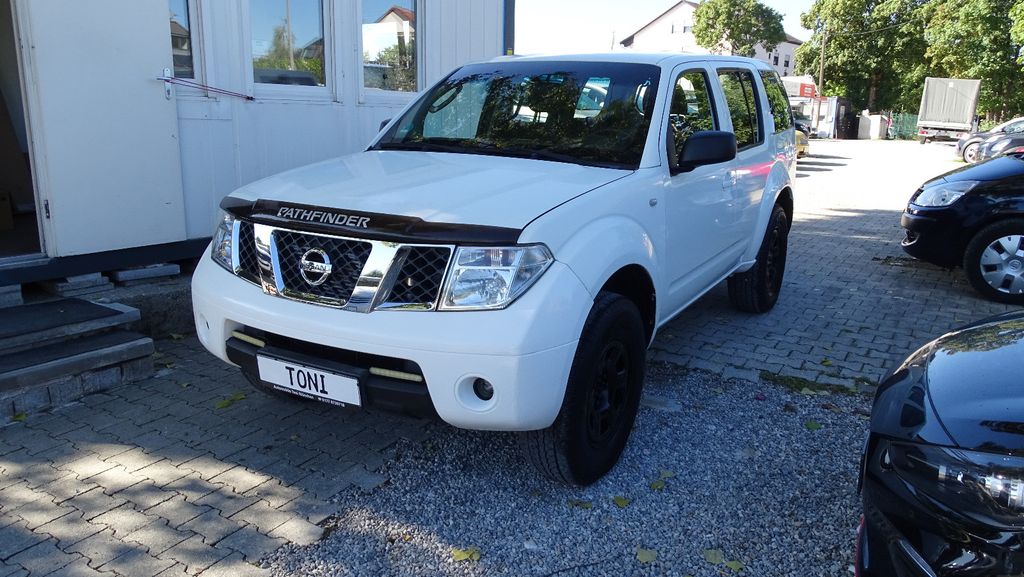 Nissan Pathfinder 220.800 km 4.390 &euro; München 81243