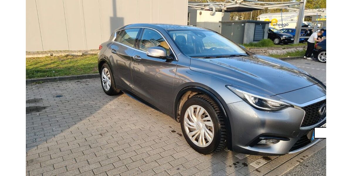 INFINITI Q30 132.950 km 8.488 &euro; Berlin 14050