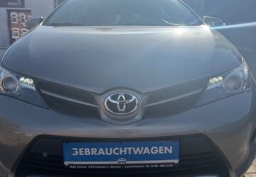 Toyota Auris 94.500 km 8.900 &euro; Lichtentanne 08115