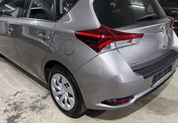 Toyota Auris 113.900 km 9.980 &euro; Mainz 55129