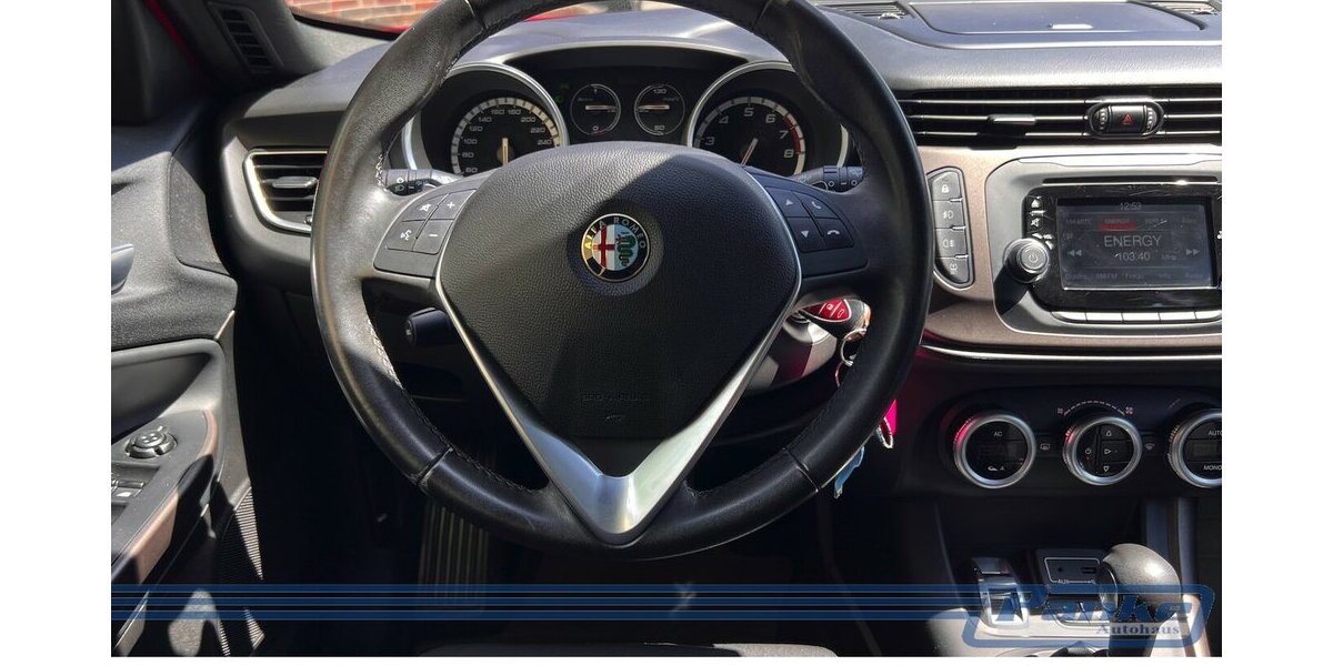 Alfa Romeo Giulietta Turismo*Pano*Schiebe*Sport*SHZ*Tempo* 95.791 km 10.990 &euro; Berlin 13187