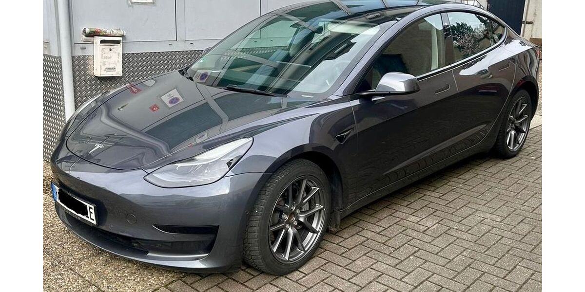 Tesla Model 3 95.000 km 21.500 &euro; Karlsruhe 76149