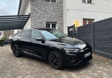 Audi Q8 e-tron 27.500 km 51.200 &euro; Gelsenkirchen 45892