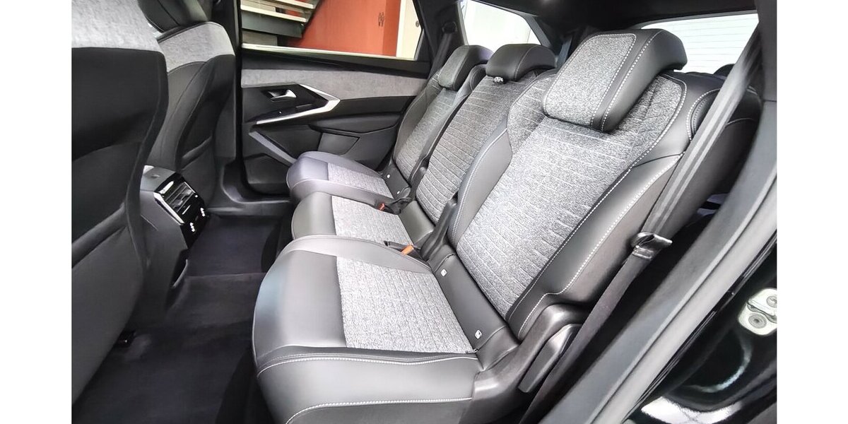 Peugeot 5008 Allure 145 E Hybrid 360° Cam 7 Sitze 43.850 km 28.630 &euro; Lich 35423