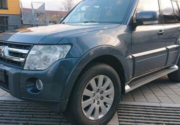 Mitsubishi Pajero 262.000 km 10.900 &euro; München 80539