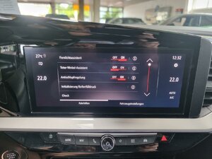 Opel Mokka-e e Ultimate Winterp. Navi Pro Dach schw. Un 14.071 km 22.980 &euro; HAAN 42781