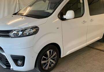 Toyota Verso 130.000 km 25.950 &euro; Herges-Hallenberg 98587