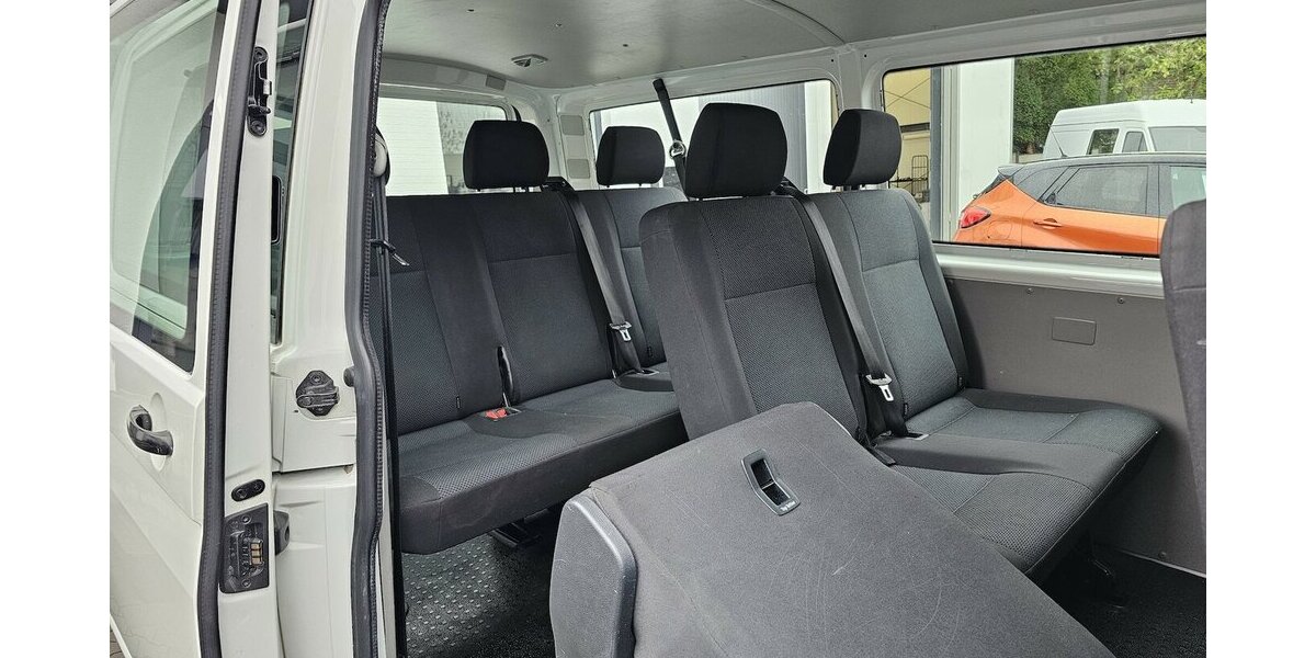 VW T6 Transporter 2.0 TDI lang 9-Sitzer AHK PDC 165.990 km 19.990 &euro; Löhne 32584
