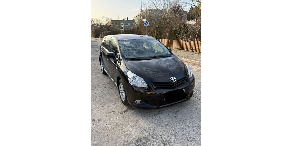 Toyota Verso 82.000 km 9.900 &euro; Berlin 14109