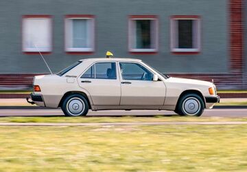 Mercedes-Benz 190 604.300 km 7.490 &euro; Bitterfeld-Wolfen 06766