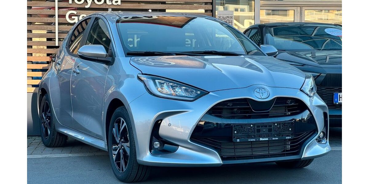 Toyota Yaris 2.000 km 28.490 &euro; Arnsberg-Neheim 59755