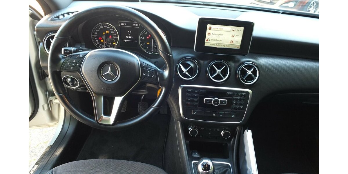 Mercedes-Benz A 180 WM26:STYLE NAVI SHZ MFL LMF TEILLEDER alle I 92.145 km 11.198 &euro; Köln 50858