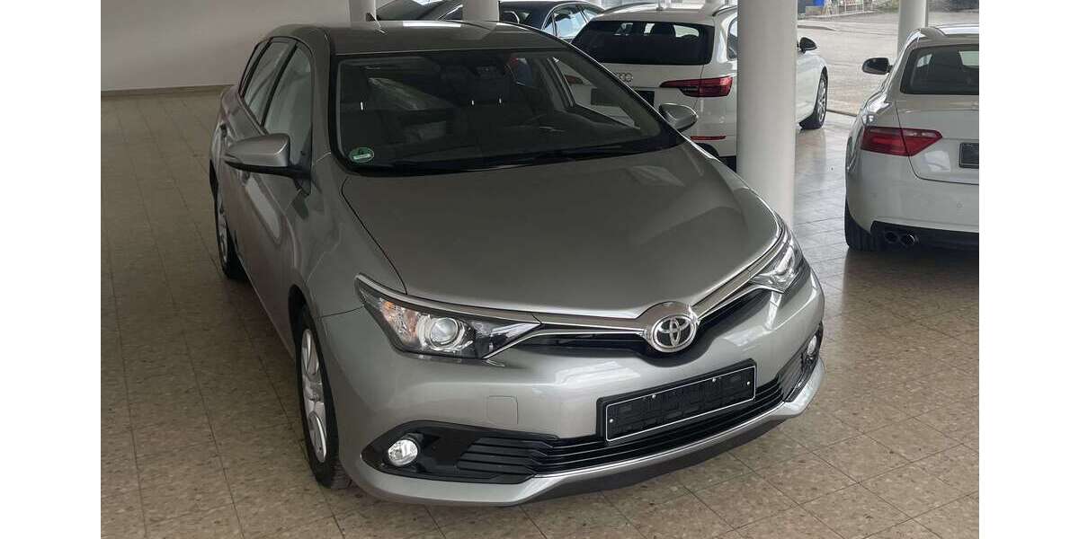 Toyota Auris 89.000 km 10.900 &euro; Neuötting 84524