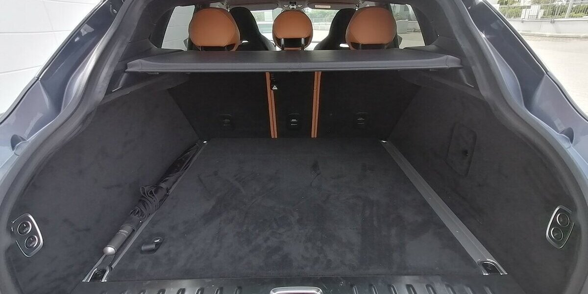 Aston Martin DBX Concours Blau Vollausstattung-6 800 KM- 6.800 km 149.998 &euro; Landau 76829