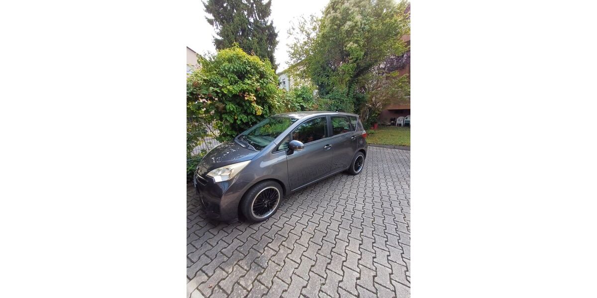 Toyota Verso-S 99.095 km 6.300 &euro; Hamburg 22041