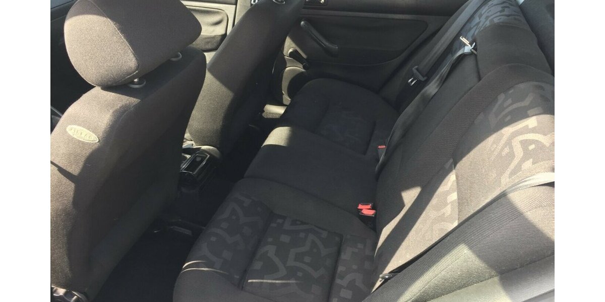 VW Golf 4 Türig,Tüv 01/28! 220.000 km 1.500 &euro; Himmelkron 95502