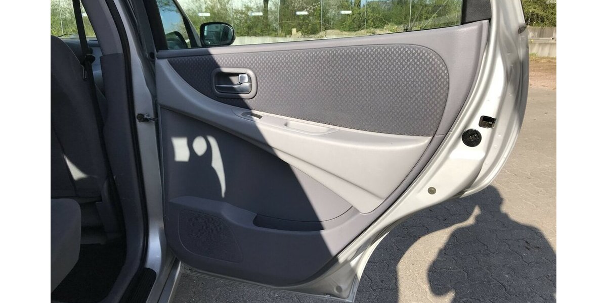 Nissan Almera Tino Luxury 189.500 km 1.999 &euro; Hamburg 22339