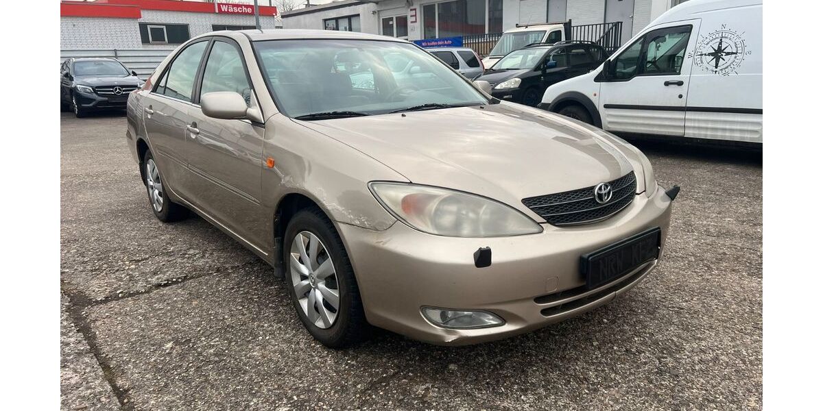 Toyota Camry 174.288 km 2.500 &euro; Hamm 59067