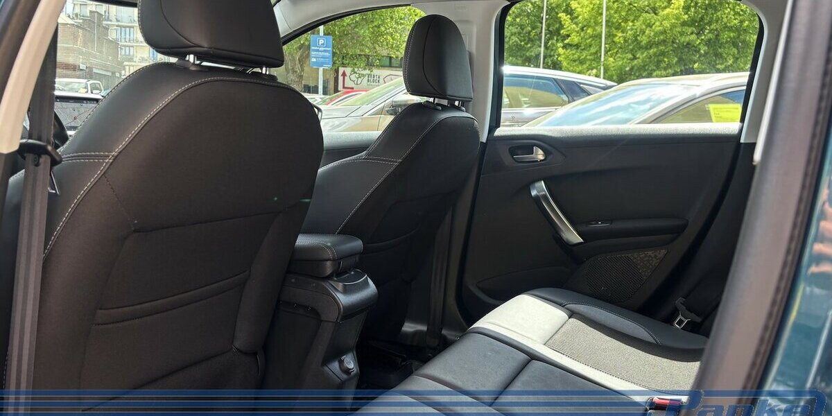 Peugeot 2008 Allure*AHK*Navi*Car-play*SHZ*LED*Tempo* 103.785 km 10.890 &euro; Berlin 13187