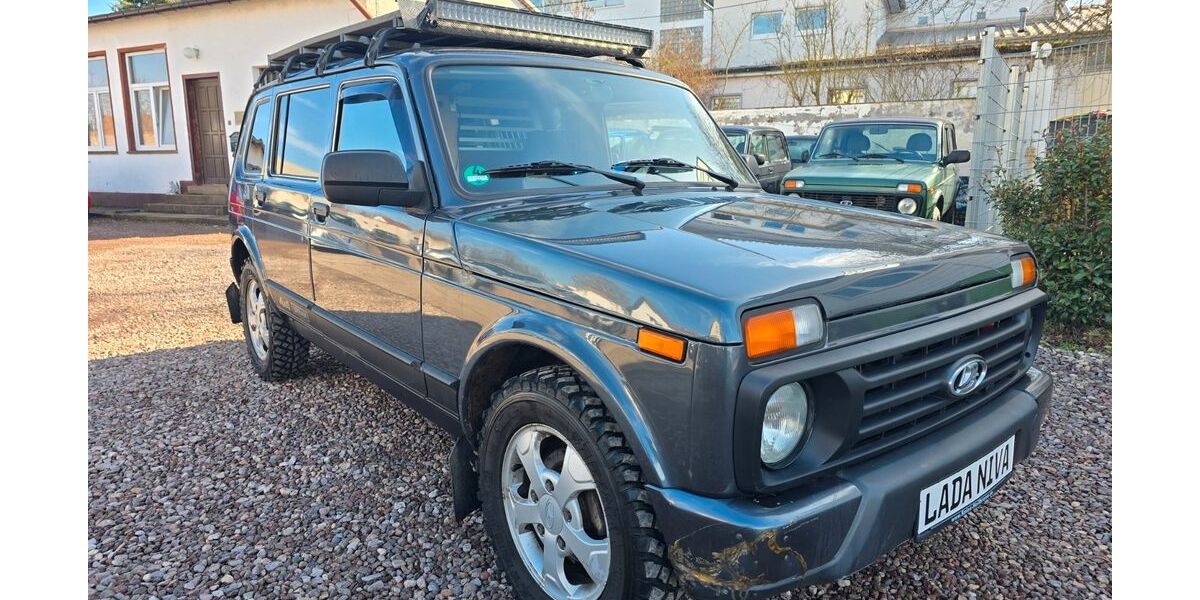 Lada Taiga 110.000 km 11.200 &euro; Waltershausen 99880