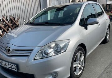 Toyota Auris 151.155 km 5.400 &euro; Hof 95032