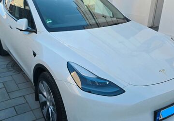 Tesla Model Y 36.666 km 29.990 &euro; Duisburg 47259