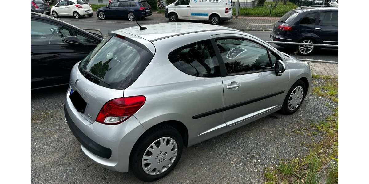 Peugeot 207 205.000 km 2.100 &euro; Frankfurt 