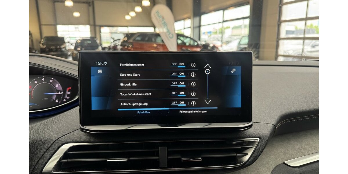 Peugeot 5008 130 EAT8 Allure 1.Hand AHK 13.300 km 25.770 &euro; Lich 35423