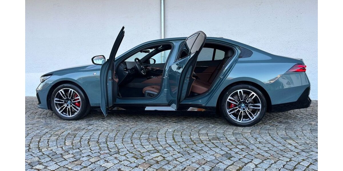 BMW i5 5.182 km 59.490 &euro; München 81245