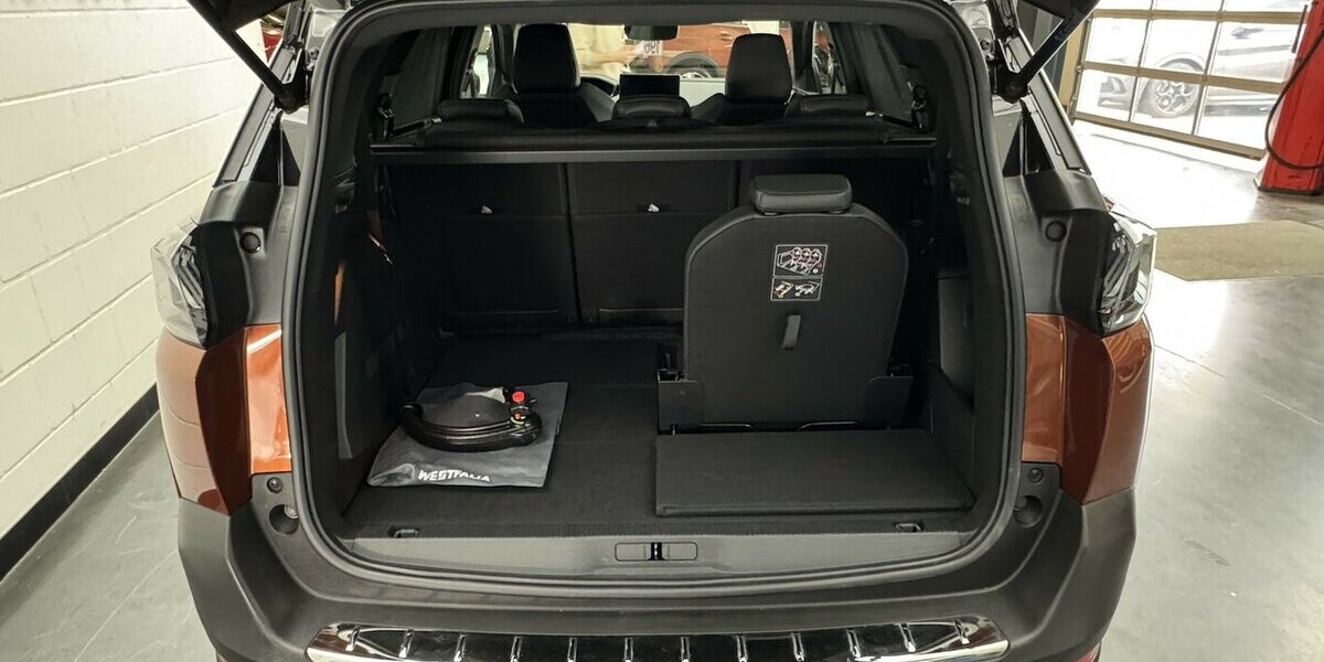 Peugeot 5008 130 EAT8 Allure 1.Hand AHK 13.300 km 25.770 &euro; Lich 35423