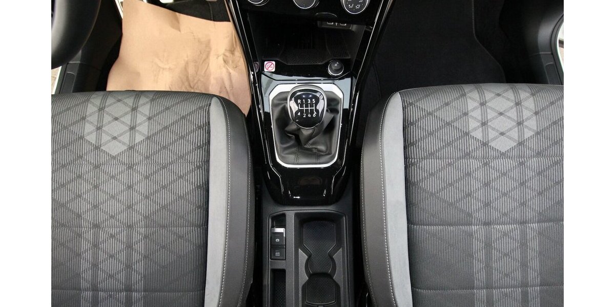 VW T-Roc TSI R-Line LED+ACC+SITZHEIZUNG 22.040 km 24.900 &euro; Hagenow 19230