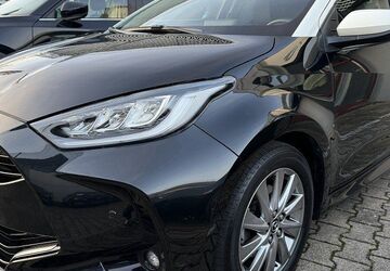 Mazda 2 Hybrid 81.184 km 16.990 &euro; Bietigheim-Bissingen 74321