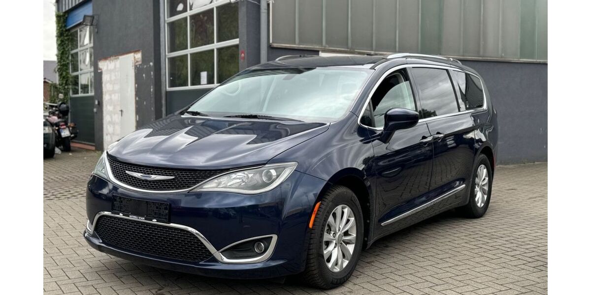 Chrysler Pacifica 153.000 km 18.999 &euro; Stade 21682