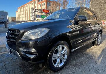 Mercedes-Benz ML 350 212.000 km 22.900 &euro; Berlin 10707