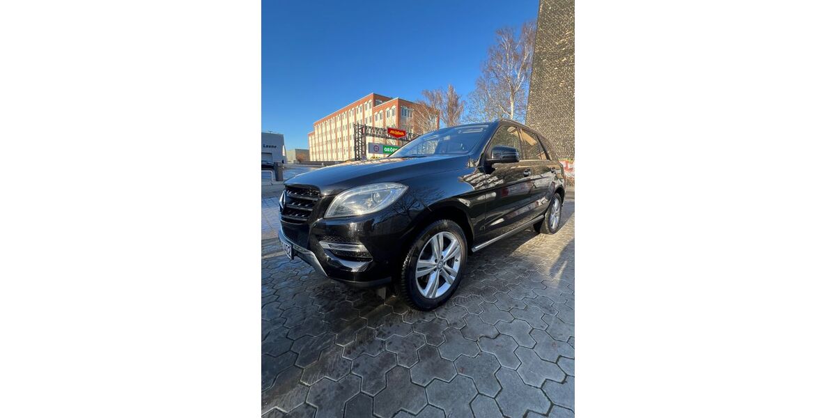 Mercedes-Benz ML 350 212.000 km 22.900 &euro; Berlin 10707